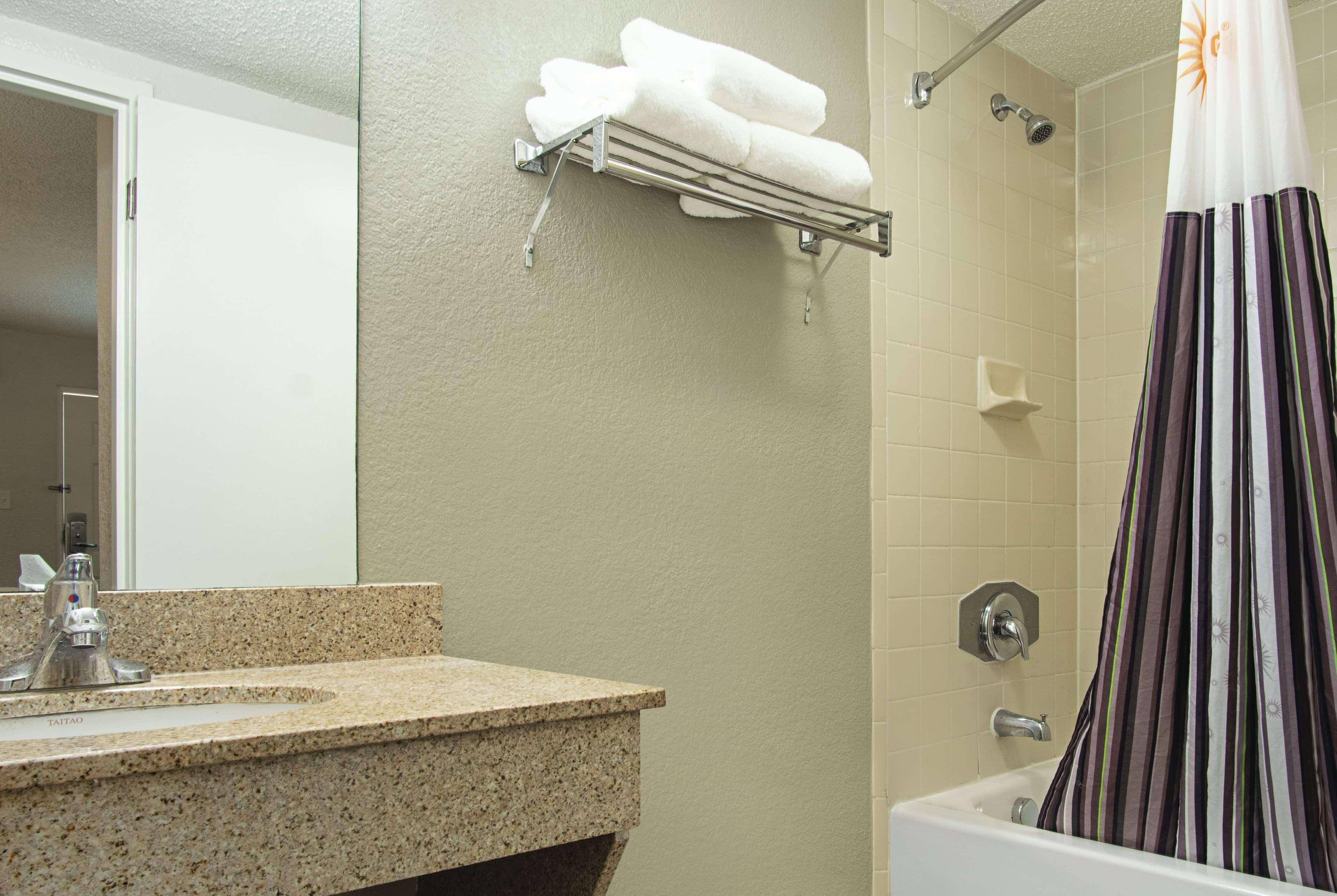 La Quinta Inn By Wyndham West Palm Beach - Florida Turnpike Century Village  Exterior foto