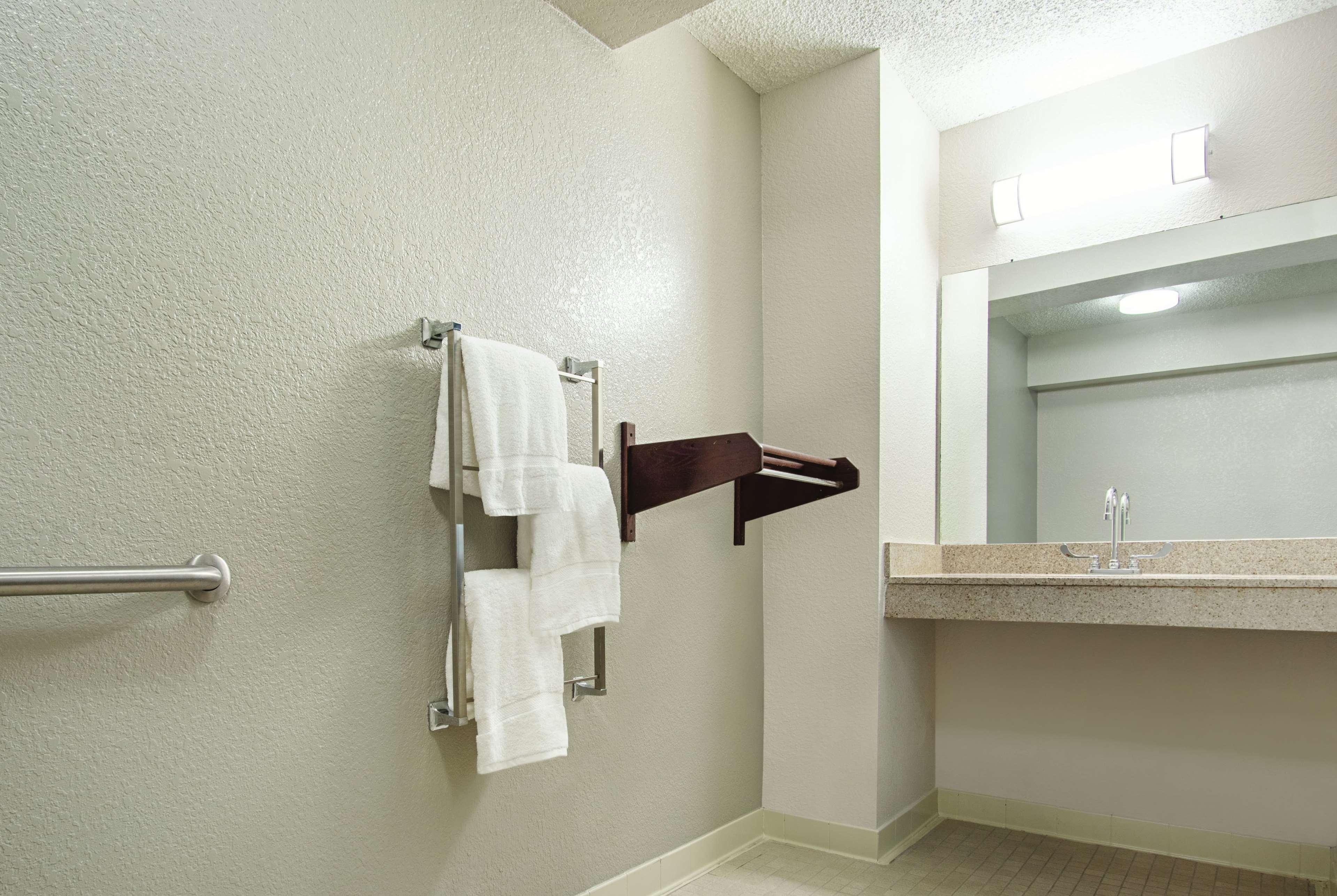 La Quinta Inn By Wyndham West Palm Beach - Florida Turnpike Century Village  Exterior foto