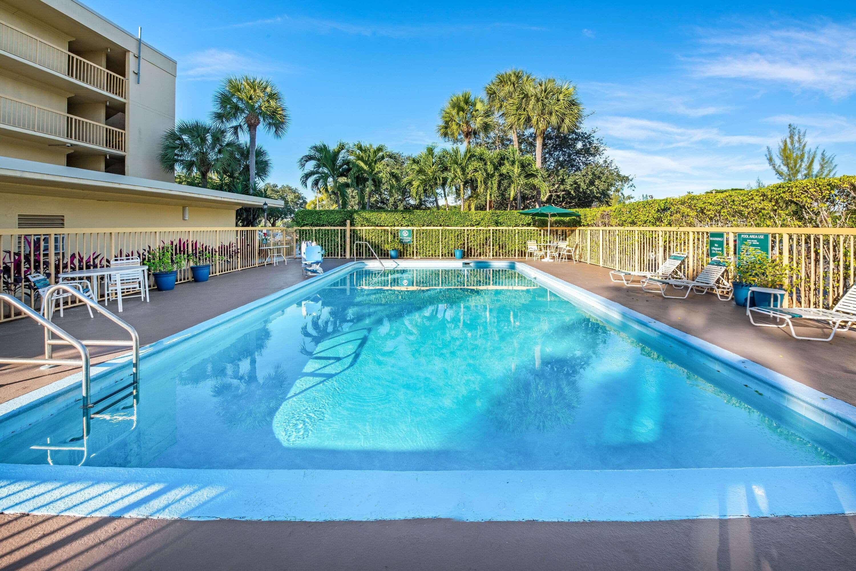 La Quinta Inn By Wyndham West Palm Beach - Florida Turnpike Century Village  Exterior foto